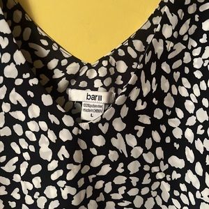 Bar III size large, black and white sauce, double layer short crop tank blouse